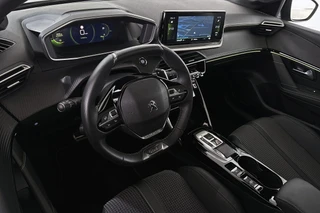 Peugeot 208 1.2 PureTech GT Automaat Panoramadak Camera Apple CarPlay LED / 6