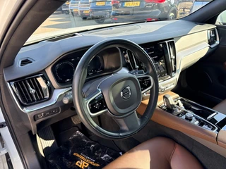 Volvo V60 2.0 T6 Recharge AWD R-Design / 360 camera / Panoramadak / Leder / head-up / Harman-Kardon / 14