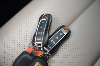 Porsche Taycan Performance 84 kWh  ACC Panoramadak Leder Memory Seats / 38