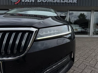 Škoda Superb COMBI 1.5 TSI ACT Business Edition - Automaat Stoelverw. Navi Camera 17inch LMV / 45