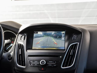 Ford Focus Wagon 1.0 Titanium Edition Xenon | Keyless | Navi | Camera | Stoel+stuurverwarming | Cruise control | PDC v+a / 18