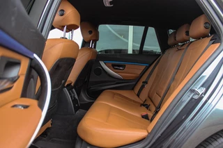BMW 3-serie Touring 318i Centennial Executive M-sport | 2e eigenaar | HiFi audio | Navigatie | Bluetooth | Climate control | M-sportstuur | Cruise control | PDC | 18 inch | Trekhaak / 18