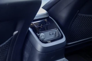 Volvo V60 T8 Recharge AWD R-Design Pano | HarmanKardon | Ak. Glas | Trekhaak | Head Up / 18
