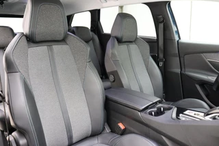 Peugeot 5008 1.2 PureTech Allure Pack Business AUTOMAAT | 7-Zits | Dodehoek Detectie | Navigatie | Achteruitrij Camera | 1e eigenaar / 17