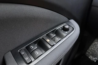 Leapmotor T03 Design 37.3 kWh | Inclusief Overstapweken voordeel | Nieuw | Snel leverbaar | Camera | Panoramadak | Adaptive cruise control | Dodehoek detectie | Lichtmetalen velgen / 19