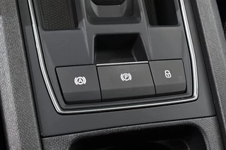 CUPRA Leon Sportstourer 1.4 e-Hybrid Stoelverwarming Apple CarPlay Keyless Achteruitrijcamera / 38