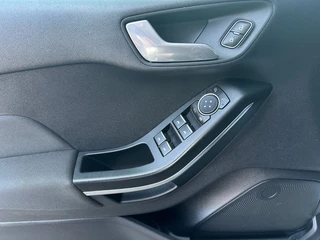 Ford Fiesta 1.0 ECOB. TITANIUM CAMERA. / 11