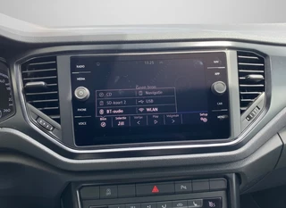 Volkswagen T-Roc 1.0 TSI Style 116 pk  | adaptieve cruise control | navigatie | parkeersensoren | all season banden | climate control / 29