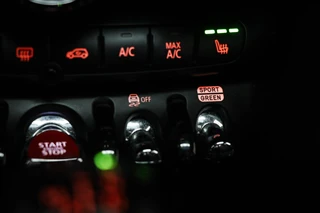 MINI 5-Deurs 2.0 Cooper S Chili Serious Business | PANORAMADAK | HEAD UP | LEDER | STOELVERWARMING | CLIMA / 40