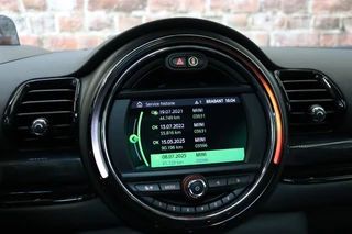 MINI Clubman Cooper Salt Business Automaat  / Navigatiesysteem / Panoramadak / 17 Inch / Apple CarPlay / Chrome Line / Head-Up Display / Climate Control / Bluetooth / Cruise Control / 23