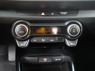 Kia Stonic 1.0 T-GDi MHEV DynamicLine  Navigatie - Achteruitrijcamera - Cruise Control - Apple & Android Carplay - Fabrieksgarantie t/m 14-04-2032 / 33