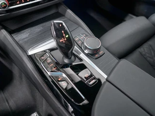 BMW 5 Serie Touring 530e xDrive M-Sport Panoramadak | Adapt. Cruise Control / 39