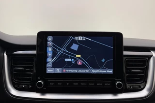 Kia Stonic 1.0 T-GDi 100pk MHEV Dynamic Plus Line | Kia Garantie 2028 | Navigatie | Camera | Climate control | Cruise control | Parkeersensoren | Keyless Start + Entry / 24