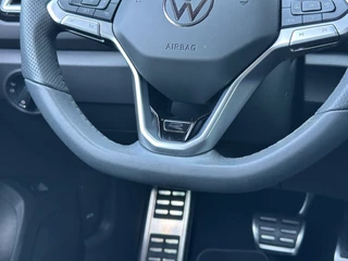 Volkswagen T-Roc 1.5 TSI 150pk DSG R-Line Camera | Keyless | Elek. Achterklep | Dode hoek | Rijklaar incl. 1 jaar Bovag garantie / 14