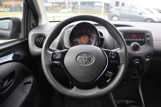 Toyota Aygo FUN 5-DEURS AIRCO NL-AUTO EL-RAMEN BLUETOOTH DEALER-ONDERHOUDEN / 16