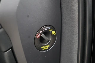 Volvo XC40 T4 Momentum | Stoelverwarming | Trekhaak | Parkeercamera | Keyless / 37
