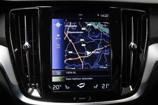 Volvo V60 2.0 T6 Recharge AWD R-Design | PARK ASSIST PACK | DAB | APPLE | VOORRUITVERWARMING | CAMERA / 43