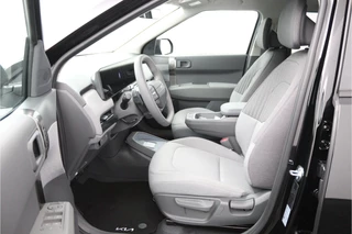 Kia EV3 Plus 81.4 kWh  - Prijs incl. €3.000,- inruilpremie - Stoel/Stuur Verwarming - Climate Control - Draadloze oplader - Navigatie - Fabrieksgarantie tot 06-2033 / 18
