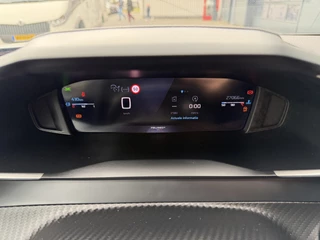 Peugeot 2008 100pk Allure Pack (360gr Camera - Keyless Entry - Adaptieve Cruise Controle - LED - Parkeersensoren V+A - Automatische Airco - 3D Cockpit - Navigatie - 17"incl 4S) / 20