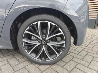 Toyota Yaris 1.5 Hybrid 115 Dynamic NIEUW DIRECT LEVERBAAR! MODEL 2026 STOEL/STUURVERW PARK-SENSOREN BLIND SPOT 17'' LM-VELGEN NAVI KEYLESS LED APPLE/ANDROID / 9