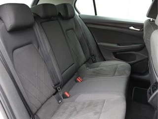 Volkswagen Golf 1.5 eTSI  | Pano | IQ.light | Winter pakket | Org. NL / 24