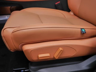 Leapmotor C10 Design REEV 28.4 kWh | Trekhaak | Full options | Stuurverwarming | Stoelverwarming en koeling | Elektrisch verstelbare voorstoelen | Navigatie | Keyless entry & start | 20 inch lichtmetalen velgen | Led verlichting / 17