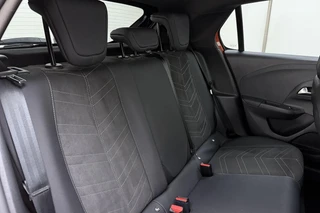 Opel Corsa-e Ultimate 50 kWh 136pk | Full Options | SOH 98% | Massagestoel | Camera | Adaptive Cruise Control | Navigatie | Keyless Entry en Start | LED Verlichting / 17