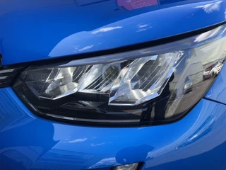 Peugeot 2008 100pk Allure Pack (Camera - Automatische Airco - i-cockpit - Navigatie - 17" - Apple Carplay - LED) / 28