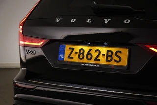 Volvo V60 2.0 B4 Ultimate Dark | PANORAMADAK | HEAD UP | STANDKACHEL | ACHTERBANKVERWARMING | 360 CAMERA | 20" / 27