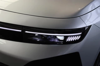 Opel Astra Electric 58 kWh Ultimate / Pano / Suede / 35