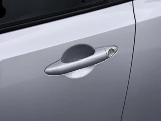 Kia Picanto 1.0 DPI DynamicLine  - Cruise Control - Navigatie - Airco - Achteruitrijcamera - Apple Carplay / Android Auto - Fabrieksgarantie tot 07-2032 - / 17