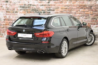BMW 5 Serie Touring 540i xDrive High Executive Automaat  / Harman Kardon / Adaptief Onderstel / Driving Assistant / Achteruitrijcamera / Navigatie Professional / Cruise Control / Sportstoelen / Parking Assistant / Zonnescherm / Climate Control / 18 Inch / Stoelverwarming voor+achter / 5