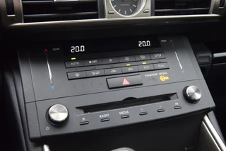 Lexus IS 300H HYBRID Business Line DEALER ONDERHOUDEN / 23
