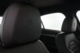 Alfa Romeo Stelvio 2.0T 280pk AWD Veloce Carplay Adaptieve Cruise Leder Memory / 35