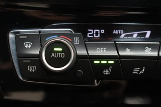 BMW X1 sDrive20i High Executive xLine Automaat  / Navigatiesysteem Plus / Trekhaak / Achteruitrijcamera / Leder / Head-Up Display / 19 Inch / Adaptieve LED-koplampen / Hifi / Sportstoelen / DAB / Stoelverwarming / Extra Getint Glas / Lichtpakket / 29