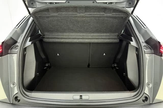Peugeot 2008 1.2 Hybrid 145 Allure | Climate & Cruise Control | Parkeersensoren voor + achter | AppleCarplay/Android Auto | / 4