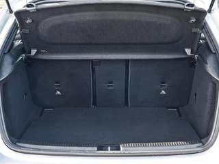 Mercedes-Benz A-klasse 180 d Launch Edition Widescreen Camera Apple CarPlay Android Auto Navigatie Stoelverwarming / 33