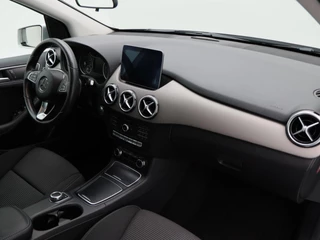 Mercedes-Benz B-klasse 250 Ambition Automaat 211 Pk | Camera | Trekhaak | Keyless | LED | Navigatiesysteem | Parkeersensoren | 18 Inch | 81.928 Km / 37