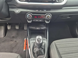 Kia Stonic 1.0 T-GDi MHEV DynamicPlusLine | Cruise Control | Climate Control | Navigatie | LM Velgen | Camera | Privacy Glass | / 20