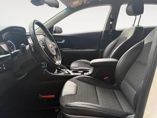 Kia Niro 1.6 GDi Hybrid DynamicLine | Navigatie | Apple Carplay / Android Auto | Climate Control | Achterruitrij Camera | Lichtmetalen Velgen | / 14