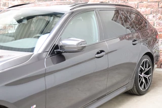 BMW 5 Serie Touring 520i High Executive M Sport Pakket Automaat  / Trekhaak / Panoramadak / Stoelverwarming / Nappa Leder / Comfortstoelen / Achteruitrijcamera / Apple Carplay / Driving Assistant / Cruise Control / Navigatie Professional / Adaptief Onderstel / 8