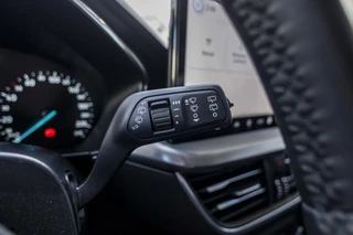Ford Focus Wagon 1.0 EcoBoost Hybrid Titanium  | Carplay | Cruise | NL Auto / 37