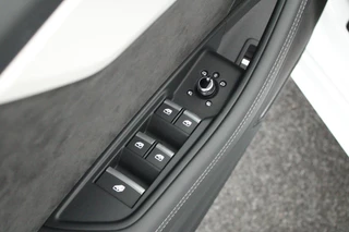 Audi A5 Cabriolet 35 TFSI 150pk S edition Nekverwarming Stoelverwarming Leder Virtual Cockpit Matrix Led 2x S-Line / 12