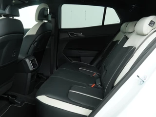 Kia Sportage 1.6 T-GDi Hybrid GT-PlusLine  - Stoel ventilatie - Stoel/Stuur verwarming - Head-up display - Matrix led koplampen - Adaptive cruise control - Electrische achterklep - Harman Kardon Speakers - Geheugen - Fabrieksgarantie t/m 19-09-2032 / 34