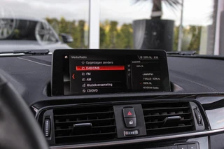 BMW 1-serie 120i Edition M Sport Shadow High Executive | 2e eigenaar | Driving Assistant | Schuif-/kanteldak | Camera | Harman Kardon | Keyless entry | LED | M sport remmen | PDC / 28