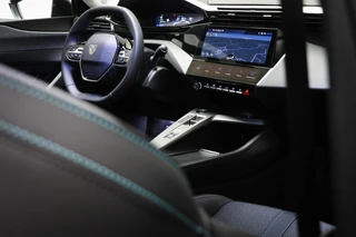 Peugeot e-408 Allure 58 kWh | NIEUW | COMFORT / CONNECT / 360 VISION & DRIVE ASSIST- PACK | STUURVERWARMING | DAB | APPLE | CAMERA / 15