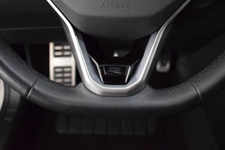 Volkswagen T-Roc 1.5 TSI 150pk DSG R-Line Business+ Black Style Trekhaak Camera IQ.Light Panoramadak Virtual Cockpit Navigatie / 21