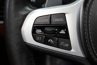 BMW 8 Serie M850i xDrive High Executive M Sport Pakket Automaat  / Live Cockpit Professional / Individual Leder Merino / Driving Assistant / Carbon Exterieur / Active Steering / Laserlight / M Sportremsysteem / Active Cruise Control met Stop en Go-functie / M Sportdifferentieel / Shadow Line / Achteruitrijcamera / Harman Kardon / 47