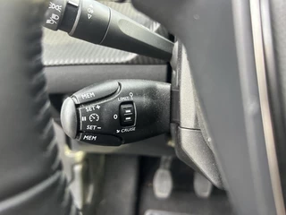 Peugeot 2008 1.2 Turbo 100 PK Allure | Nieuwste Model | Navigatie via Telefoon | LED Verlichting | Cruise Control | Hoge Zitpositie | Parkeersensoren | DAB | Digitaal Dashboard | Half Lederen stoelen | Lichtmetalen Velgen 17 inch | / 31