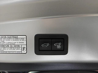 Toyota Corolla Cross 2.0 High Power Hybrid First Edition BLIND-SPOT EL-ACHTERKLEP LM-VELGEN KEYLESS PARK-SENSOREN STOELVERW DRAADLOOS-LADEN AD-CRUISE BLUETOOTH / 13